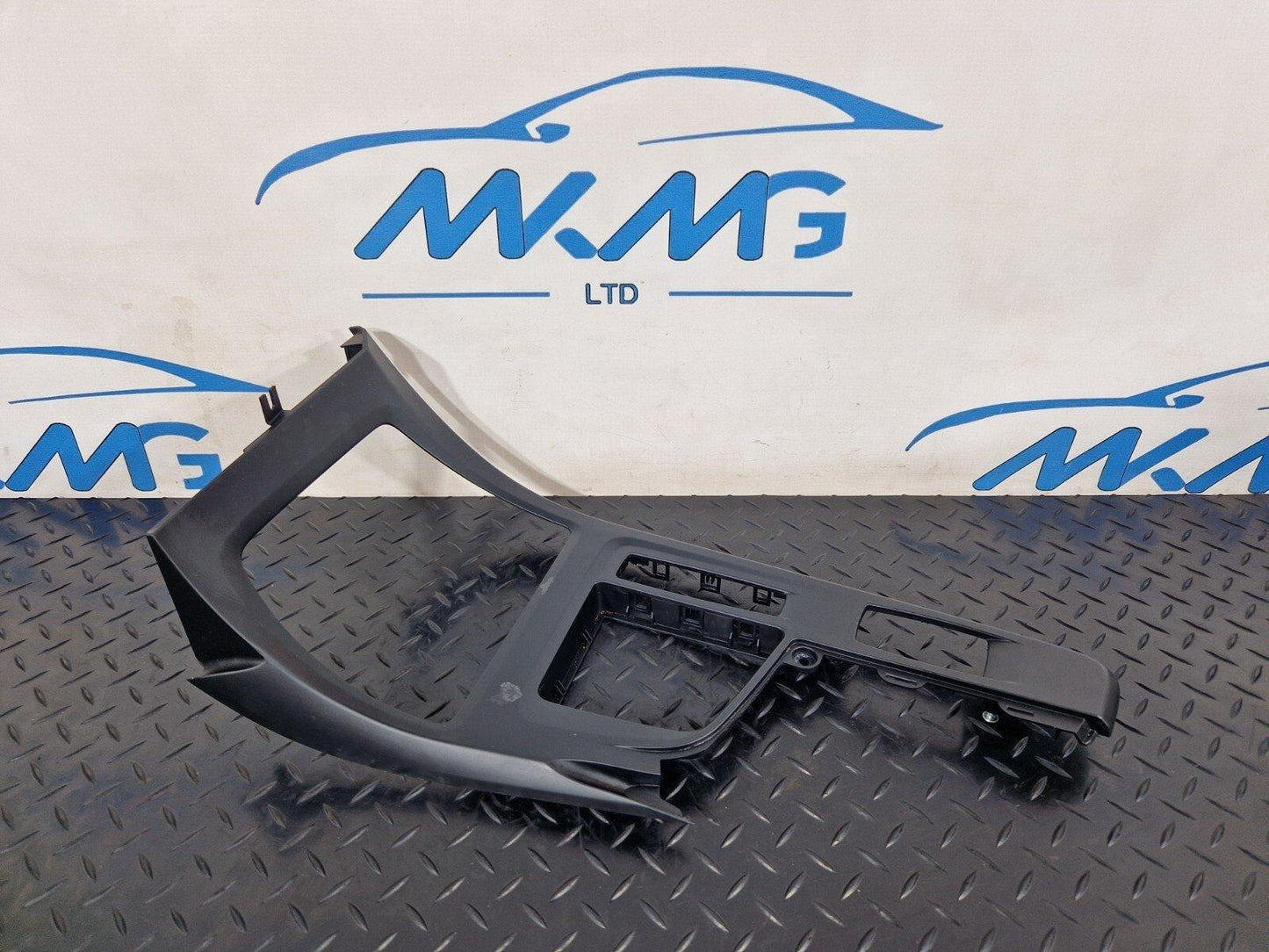 16-22 BMW X1 F48 FRONT CENTRE CONSOLE TRIM BLACK 9292548 MINOR SCRATCHES