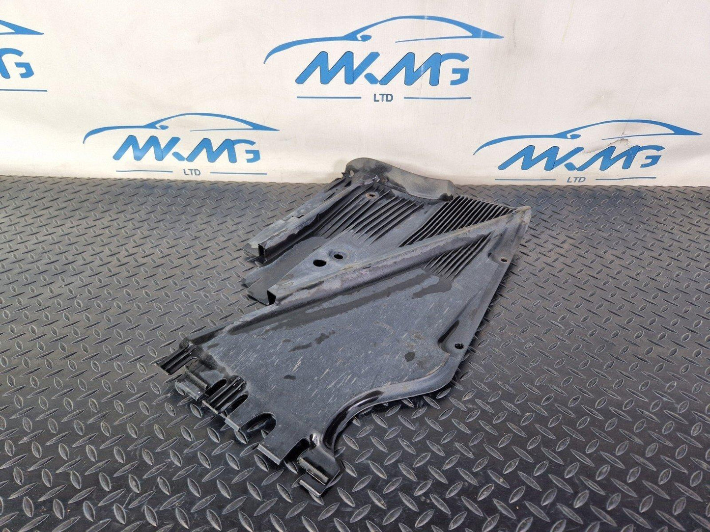 12-17 AUDI S5 CONVERTIBLE 8F REAR LEFT UNDERBODY COVER DAMAGED 8F0825215C
