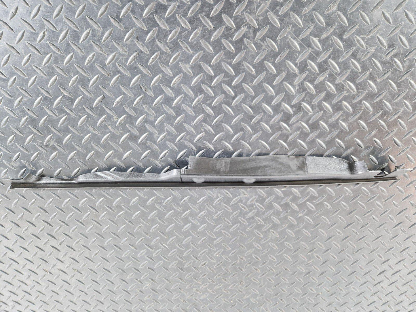 16-19 AUDI A4 B9 GENUINE FRONT RIGHT SIDE O/S WING FENDER COVER TRIM 8W0820582