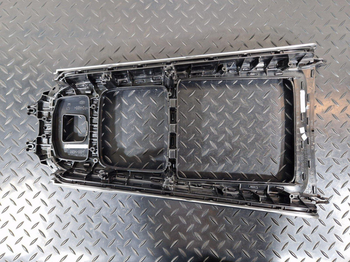19-ON MERCEDES BENZ B CLASS W247 CENTRE CONSOLE TRIM GENUINE A2476807103