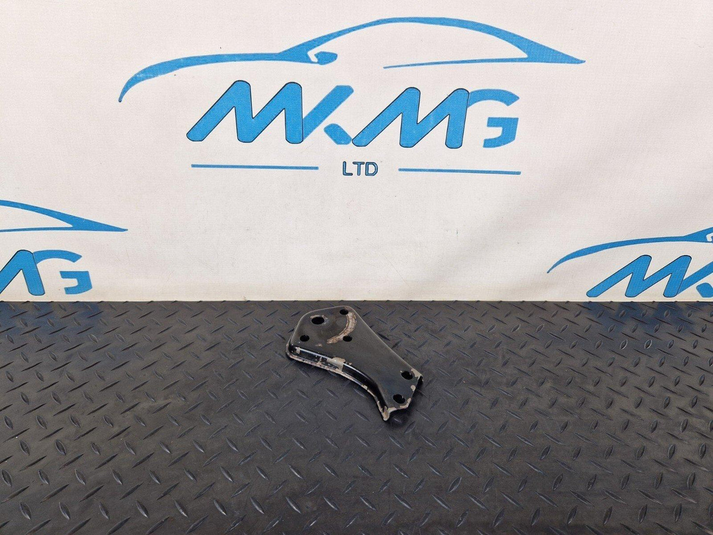 14-21 MERCEDES BENZ W205 REAR SUBFRAME RIGHT SIDE STOP PLATE A2053520800