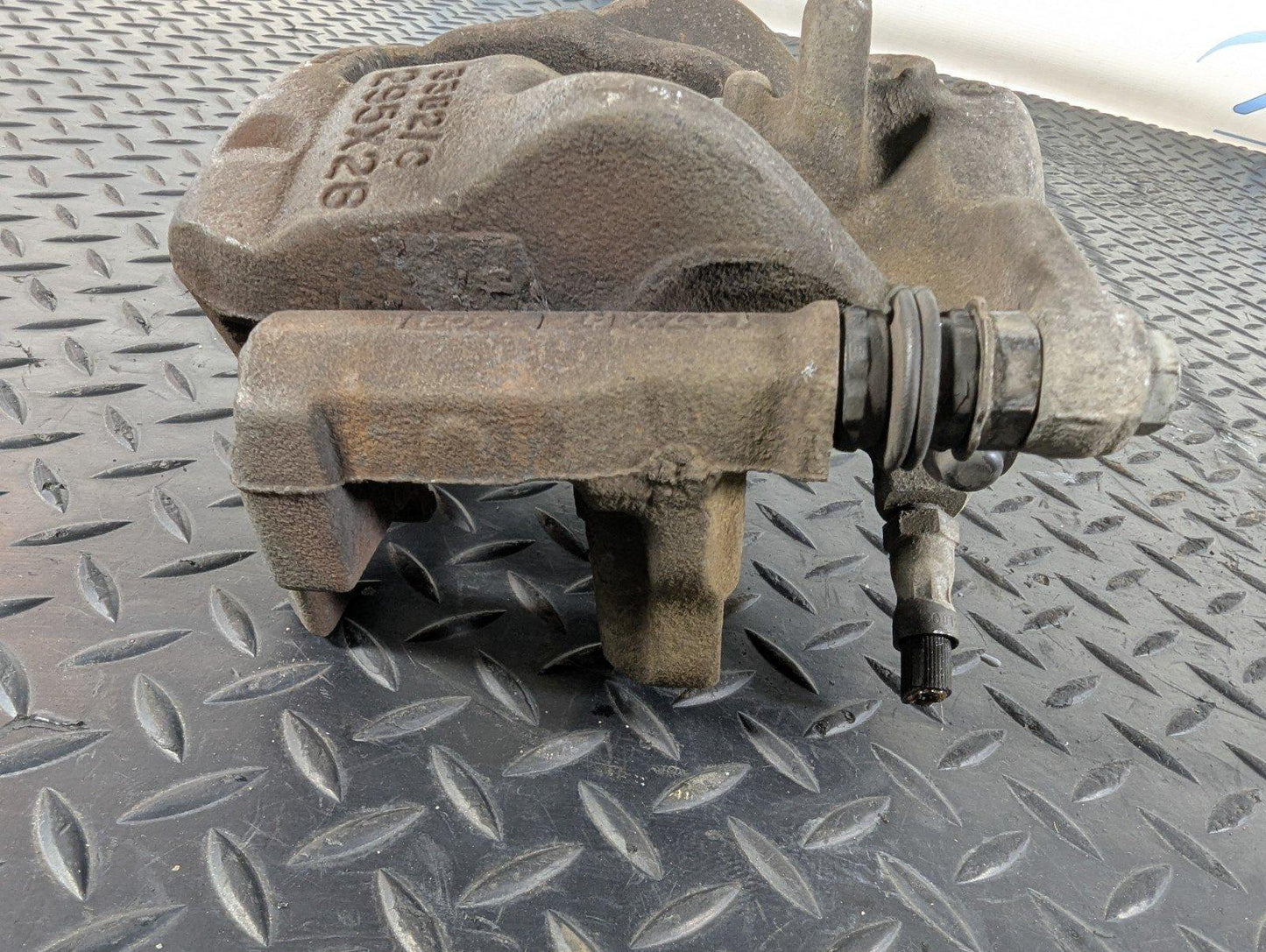 13-19 MERCEDES BENZ CLA C117 GENUINE FRONT LEFT N/S BRAKE CALIPER A24637 295X28