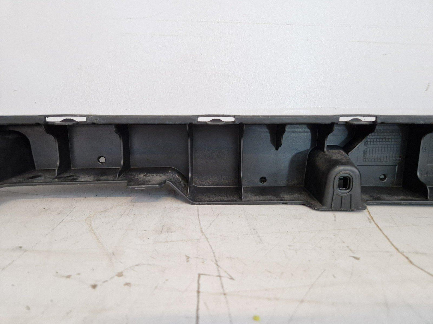 16-20 AUDI Q7 4M GENUINE OEM REAR BUMPER CENTER MOUNT BRACKET 4M0807458