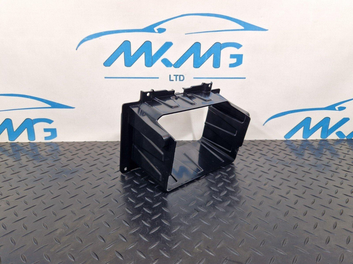 14-23 MERCEDES BENZ VITO W447 OEM RADIO STEREO SATNAV SURROUND TRIM A4476890031