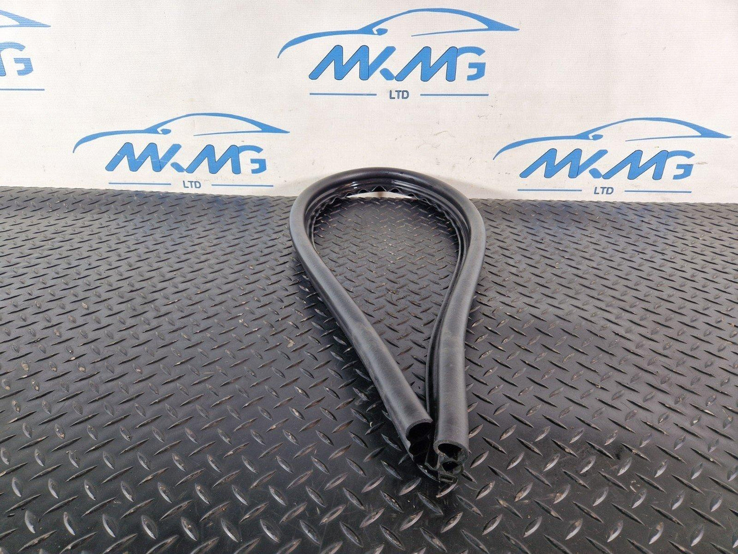 16-20 AUDI Q7 4M GENUINE ENGINE COMPARTMENT RUBBER SEAL 4M0823723