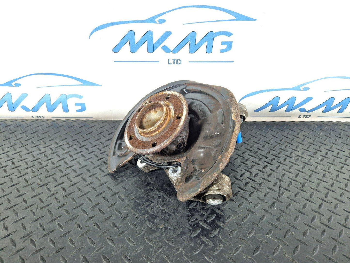 13-19 MERCEDES BENZ CLA C117 GENUINE OEM REAR RIGHT O/S WHEEL HUB A2460406