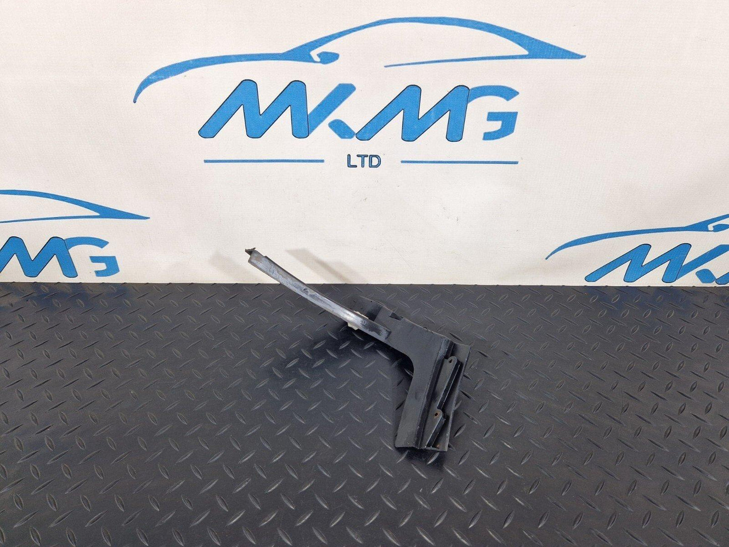 10-18 AUDI A7 4G S-LINE FRONT BUMPER RIGHT ADAPTER 4G8807084B