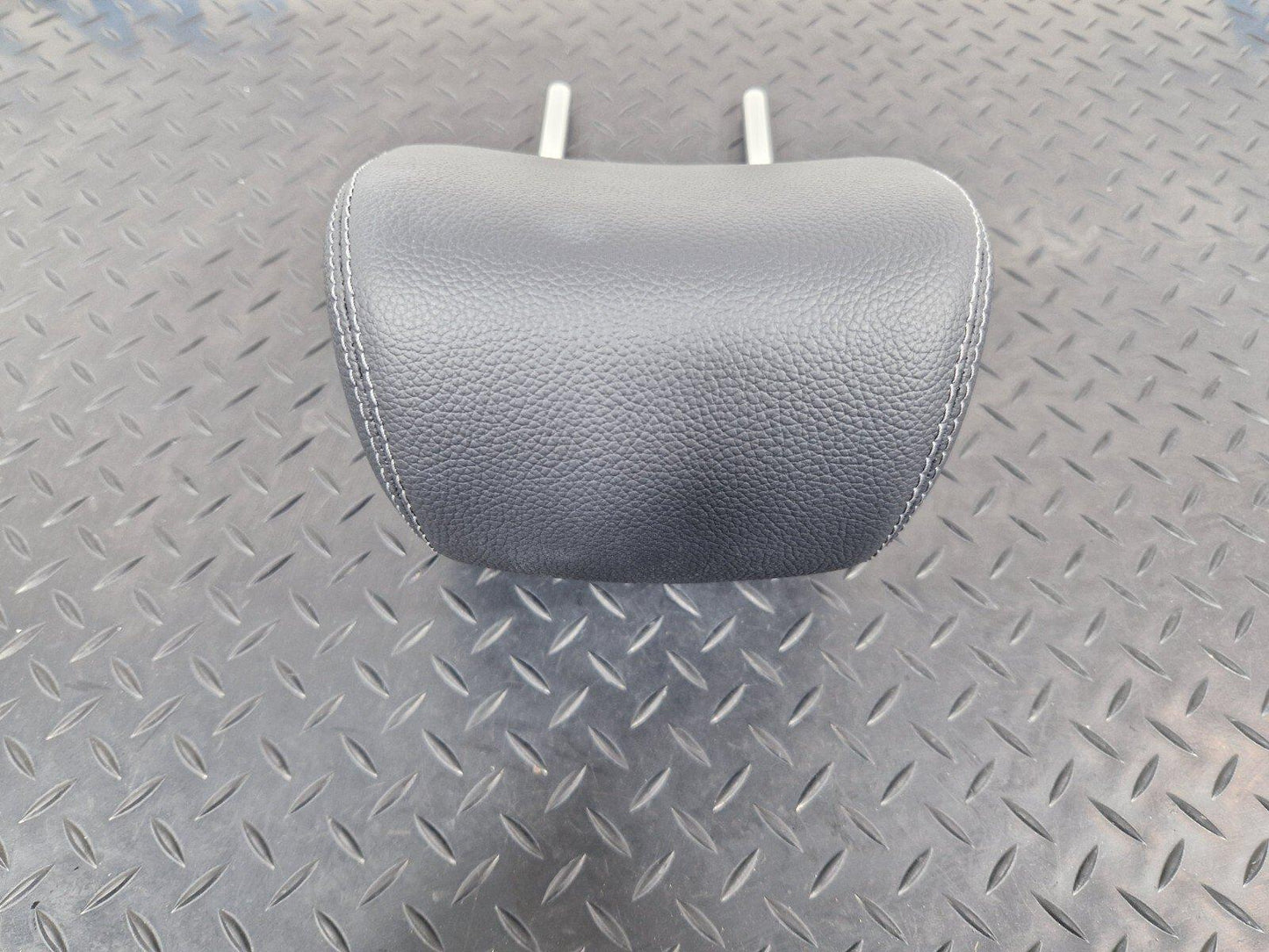 14-21 MERCEDES BENZ C200d W205 REAR SEAT HEAD REST FITS LEFT & RIGHT A2059702950