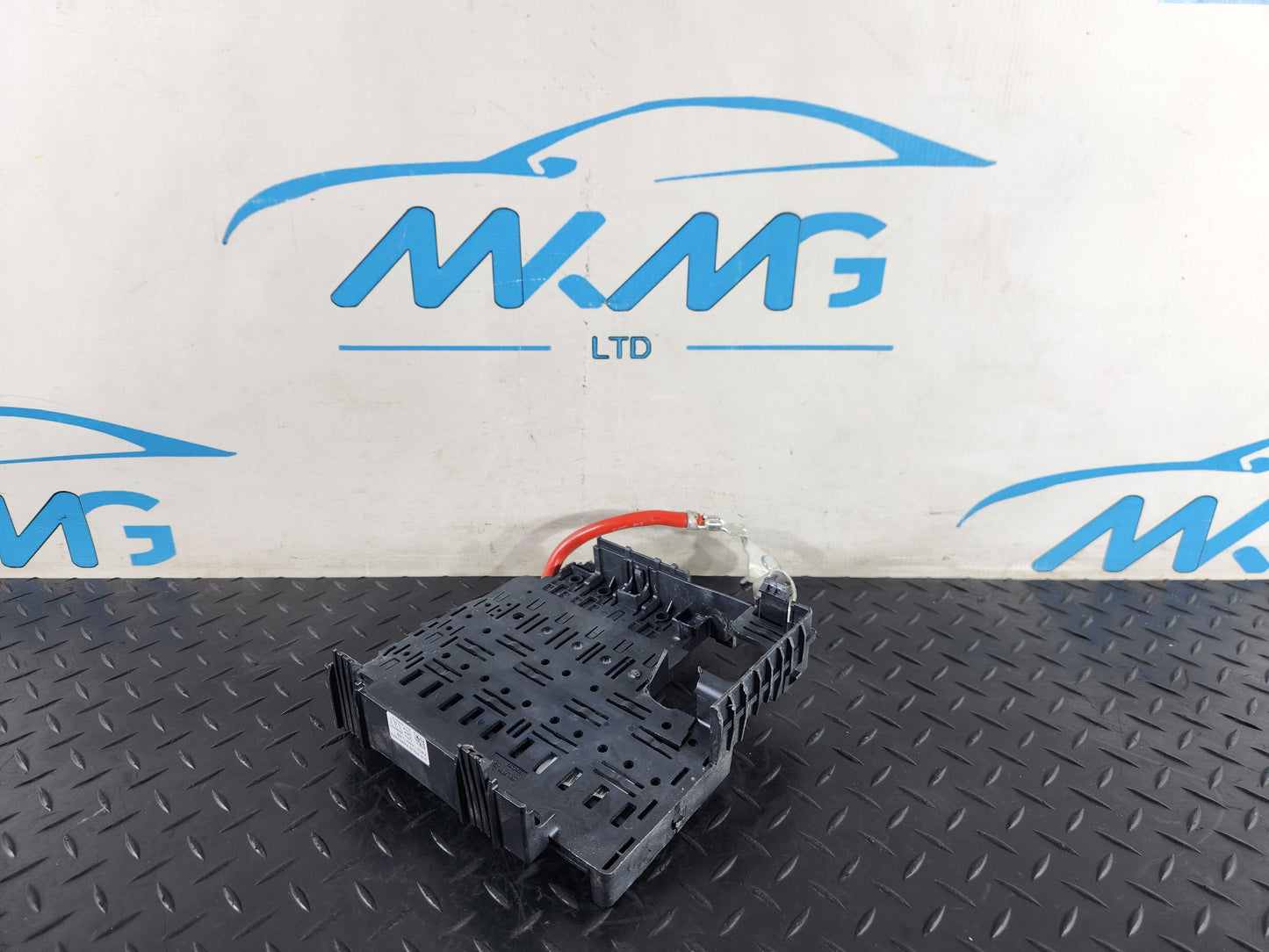 Land Rover Range Rover Evoque L551 SUV Fuse Box Bracket Damaged K8D2-14N073-AB