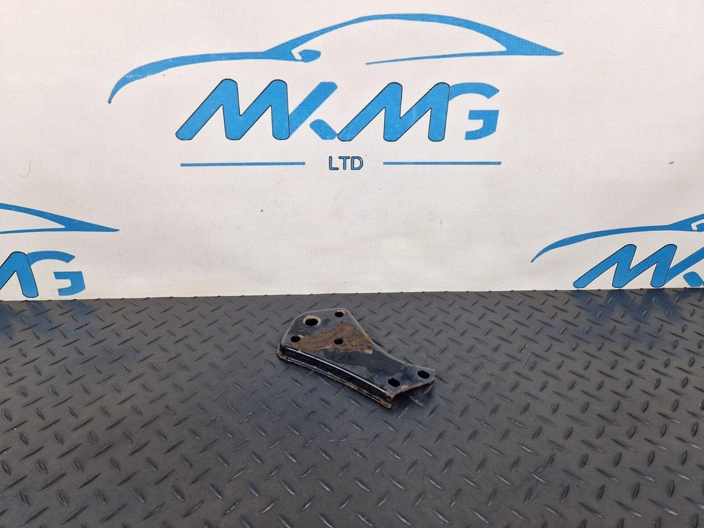 14-21 MERCEDES-BENZ C250D W205 REAR AXLE SUBFRAME LEFT STOP PLATE A2053520700