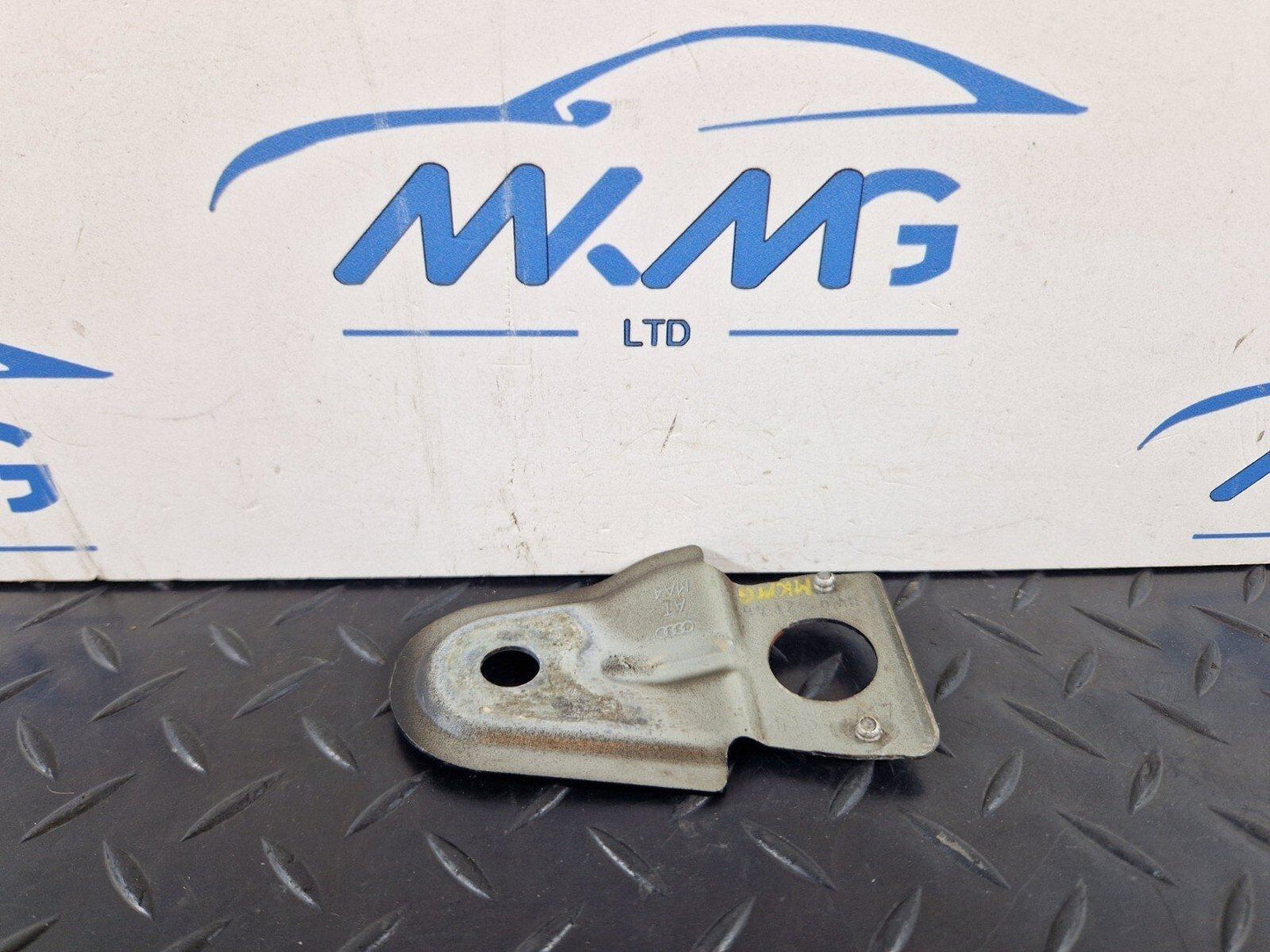 16-19 AUDI A4 B9 GENUINE OEM FRONT LEFT N/S FENDER MOUNT BRACKET 8W0821467