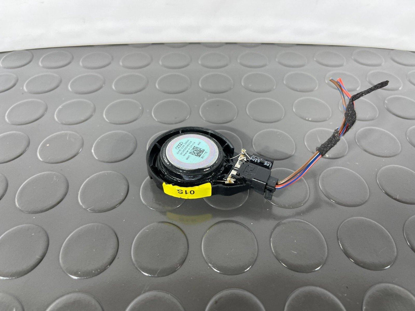 16-19 AUDI A4 B9 ESTATE GENUINE FRONT RIGHT OSF DOOR TWEETER SPEAKER 8W0035399A