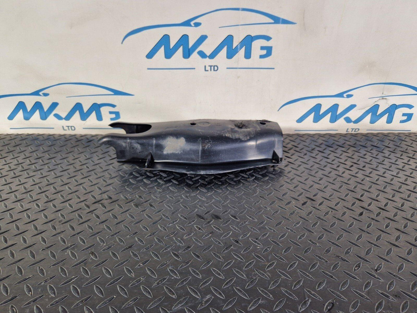 14-21 MERCEDES BENZ C200 W205 REAR RIGHT CONTROL ARM COVER A2053523000