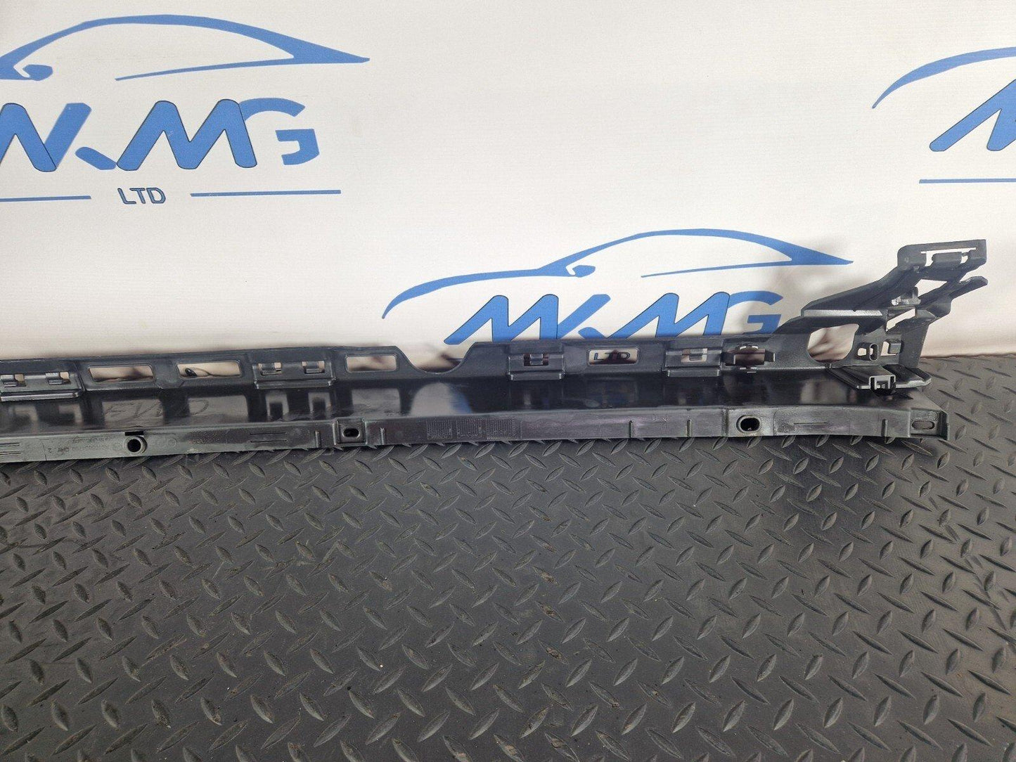 18-ON MERCEDES BENZ SPRINTER W907 W910 2.2 CDI OEM BUMPER MOUNT A9108854700