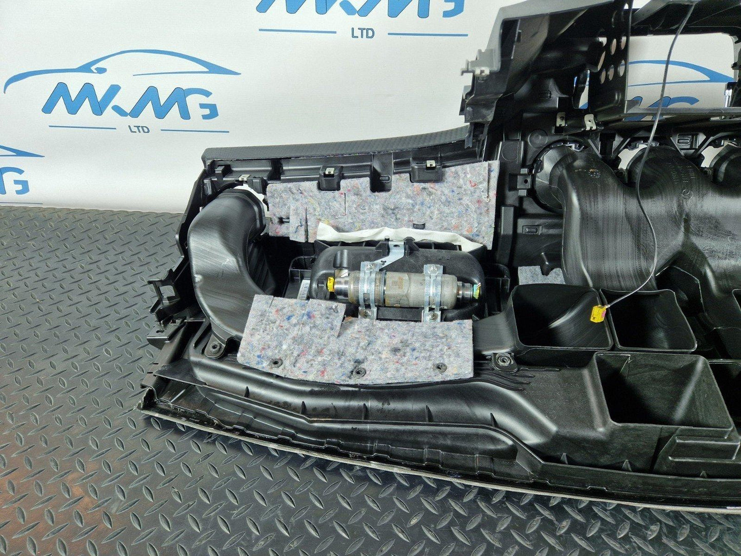 12-18 MERCEDES BENZ W176 GENUINE DASHBOARD ASSEMBLY A17668017879 A1768600002