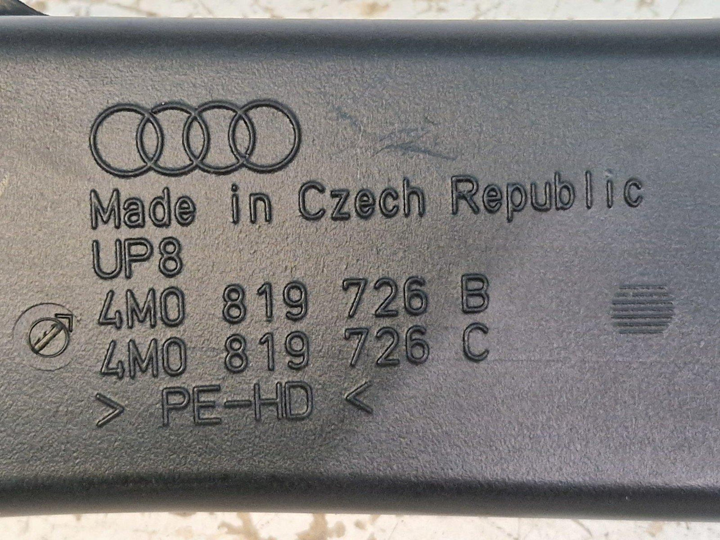 16-20 AUDI Q7 4M GENUINE REAR RIGHT SIDE OUTER INTERIOR AIR DUCT TUBE 4M0819726
