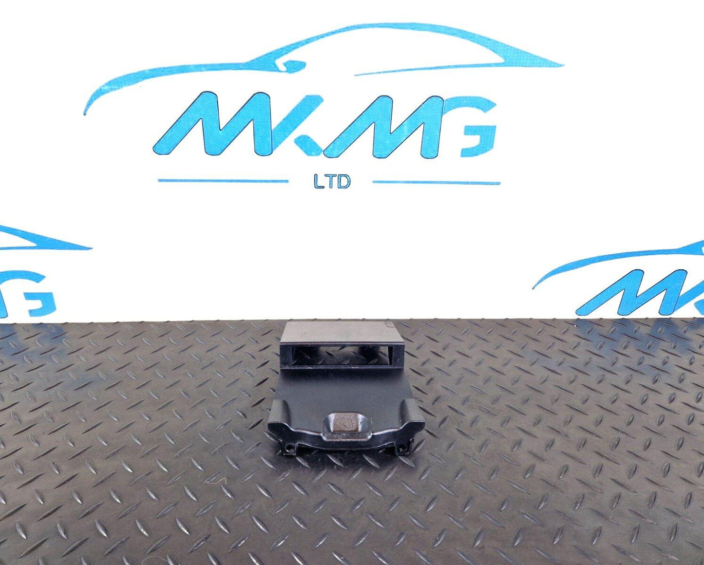 13-19 MERCEDES BENZ CLA C117 AMG GENUINE CENTRE CONSOLE TRIM COVER A2468230000