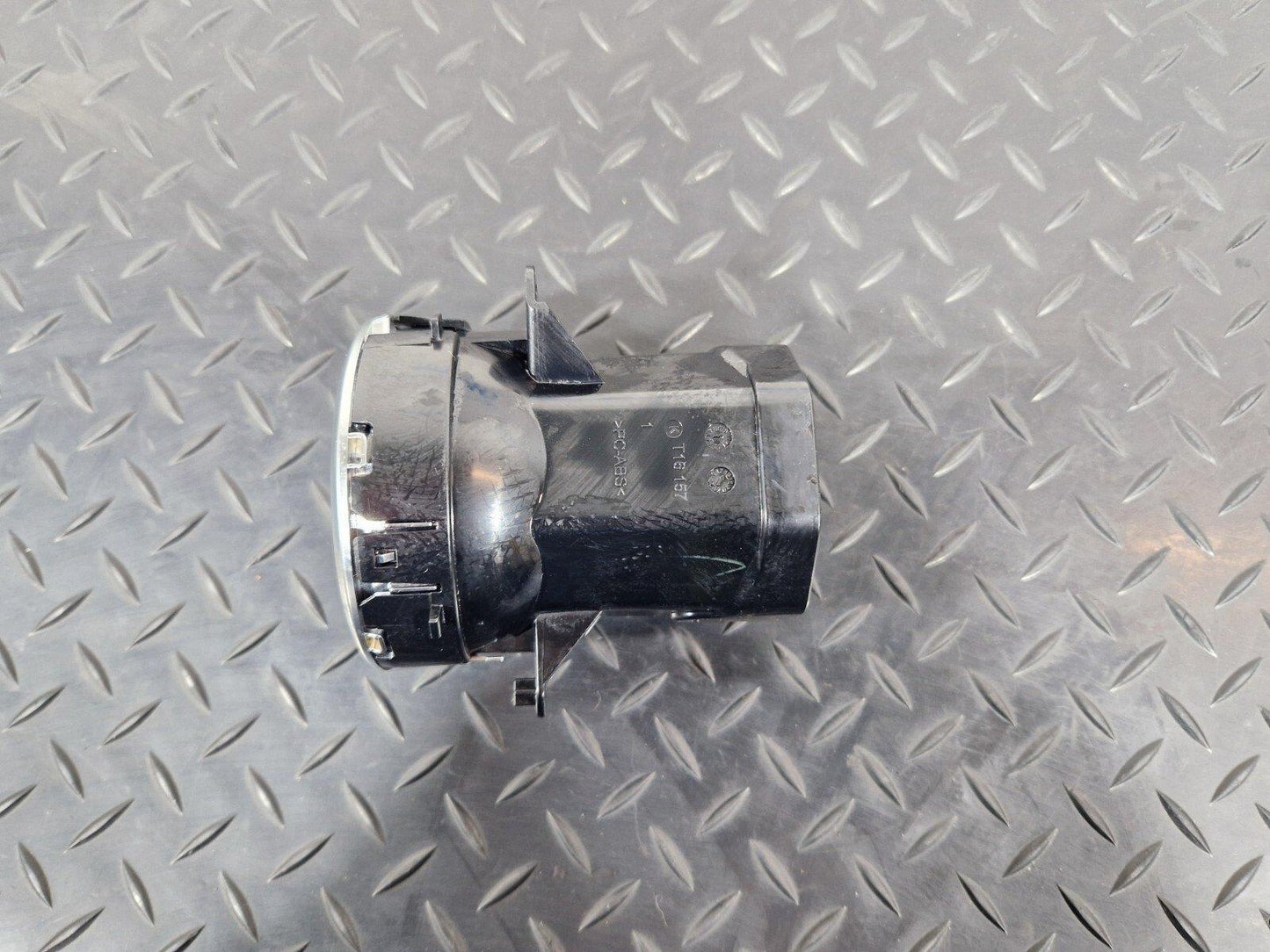 19-ON MERCEDES BENZ B CLASS W247 DASHBOARD CENTER AIR VENT A1778309100