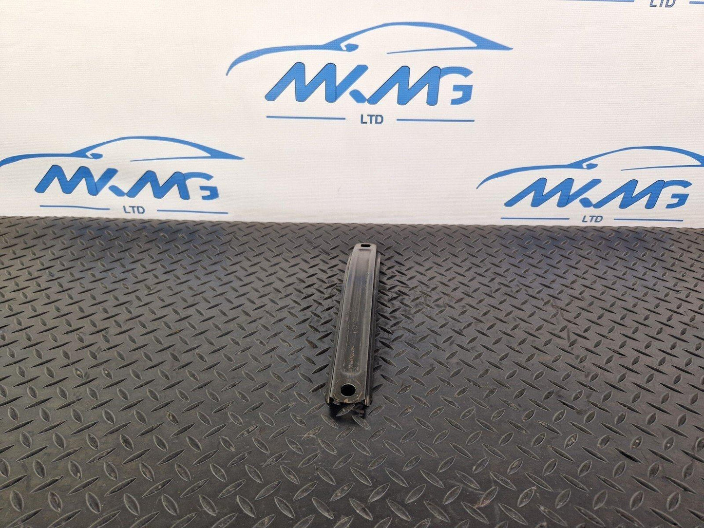 14-21 MERCEDES BENZ C300h W205 FRONT AXLE CARRIER BRACING BRACKET A2056282000