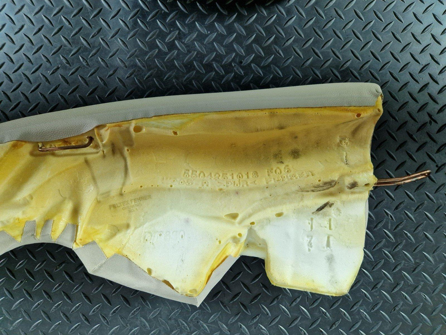 14-21 MERCEDES C-CLASS W205 SALOON REAR RIGHT SIDE BEIGE BOLSTER 5504251018