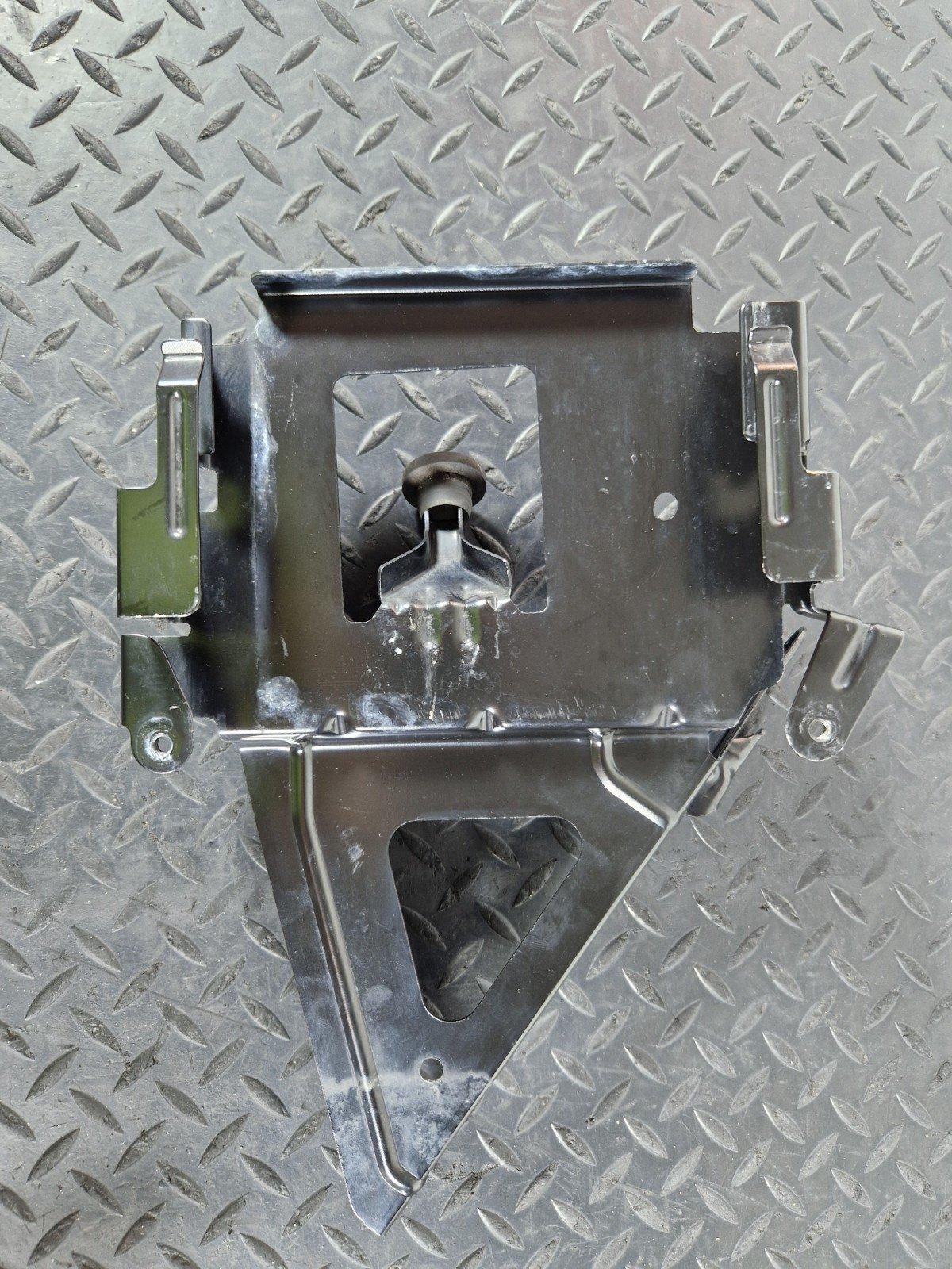 11-19 MERCEDES BENZ ML W166  ENGINE ECU MOUNT SUPPORT HOLD BRACKET A1665452840