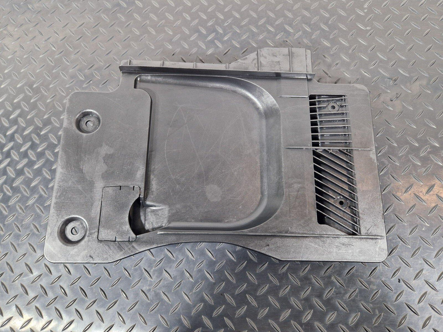 11-18 BMW 6 SERIES F06 REAR INTERIOR AIR DUCT 9242212