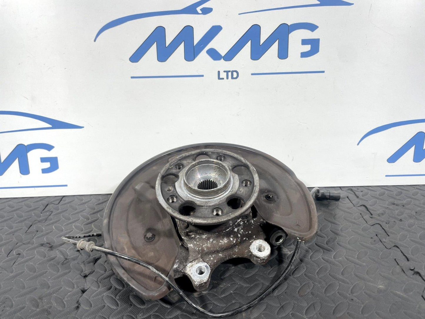 14-21 MERCEDES C300 W205 REAR RIGHT DRIVER SIDE WHEEL HUB A2055467480