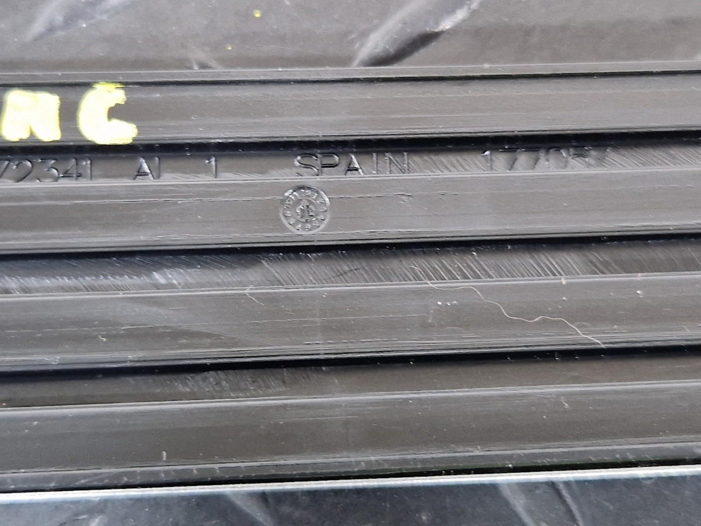 10-13 BMW X5 E70 LCI FRONT ENTRANCE DOOR SILL COVER KICK PLATE TRIM 7205263