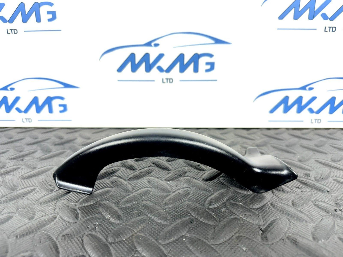 16-19 AUDI A4 B9 AVANT GENUINE REAR RIGHT BOOT HINGE COVER 8W9827280