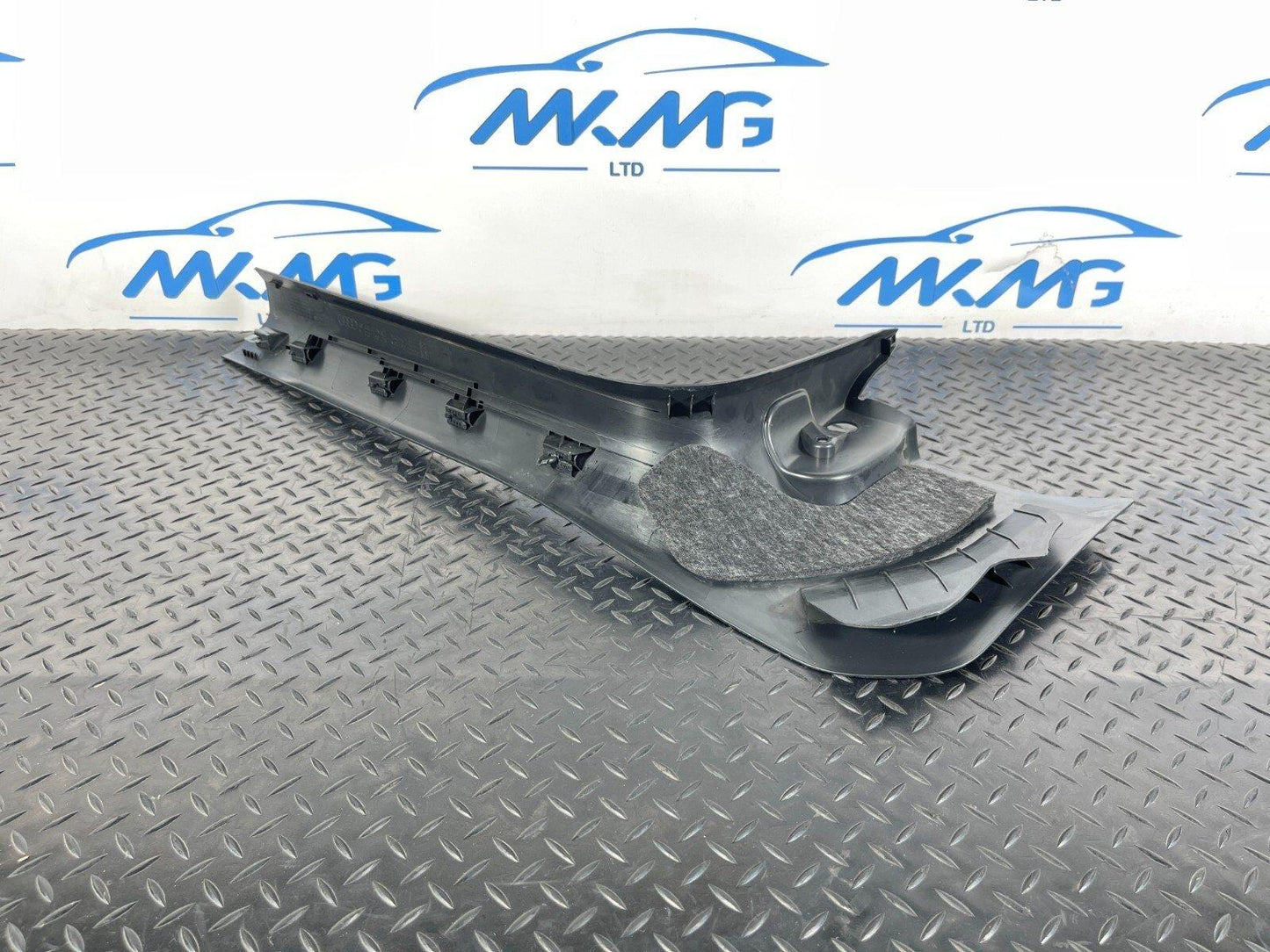 16-19 AUDI A4 B9 SALOON GENUINE FRONT RIGHT DRIVER SIDE FOOTWELL TRIM 8W2867272