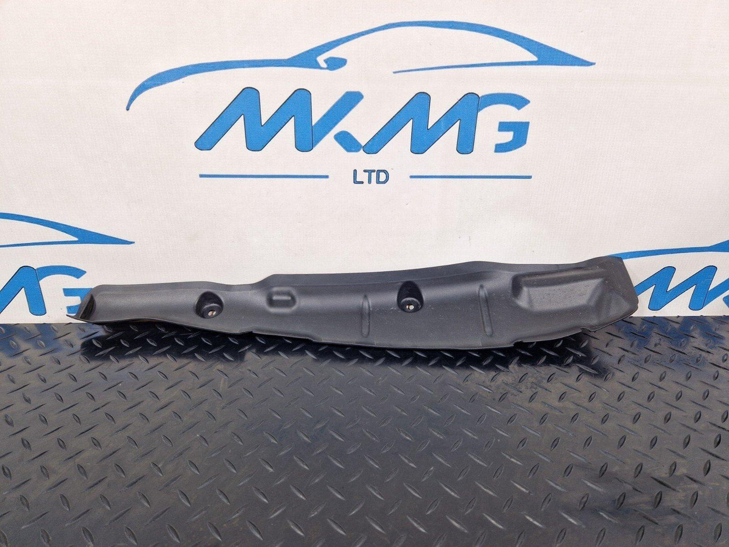 16-19 AUDI A4 B9 SALOON GENUINE FRONT RIGHT WING FILLER INSULATOR 8W0821112