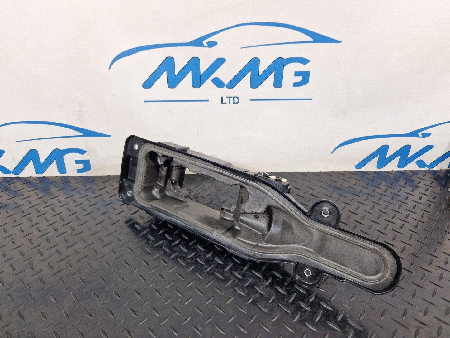 17-20 VW GOLF MK7.5 GEAR STICK SURROUND MOUNTING BRACKET 5GE864761