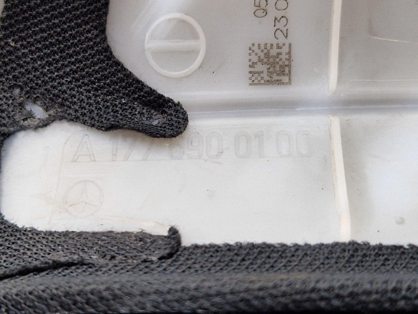 19-ON MERCEDES BENZ A CLASS RIGHT SIDE A PILLAR TRIM COVER A1776900100