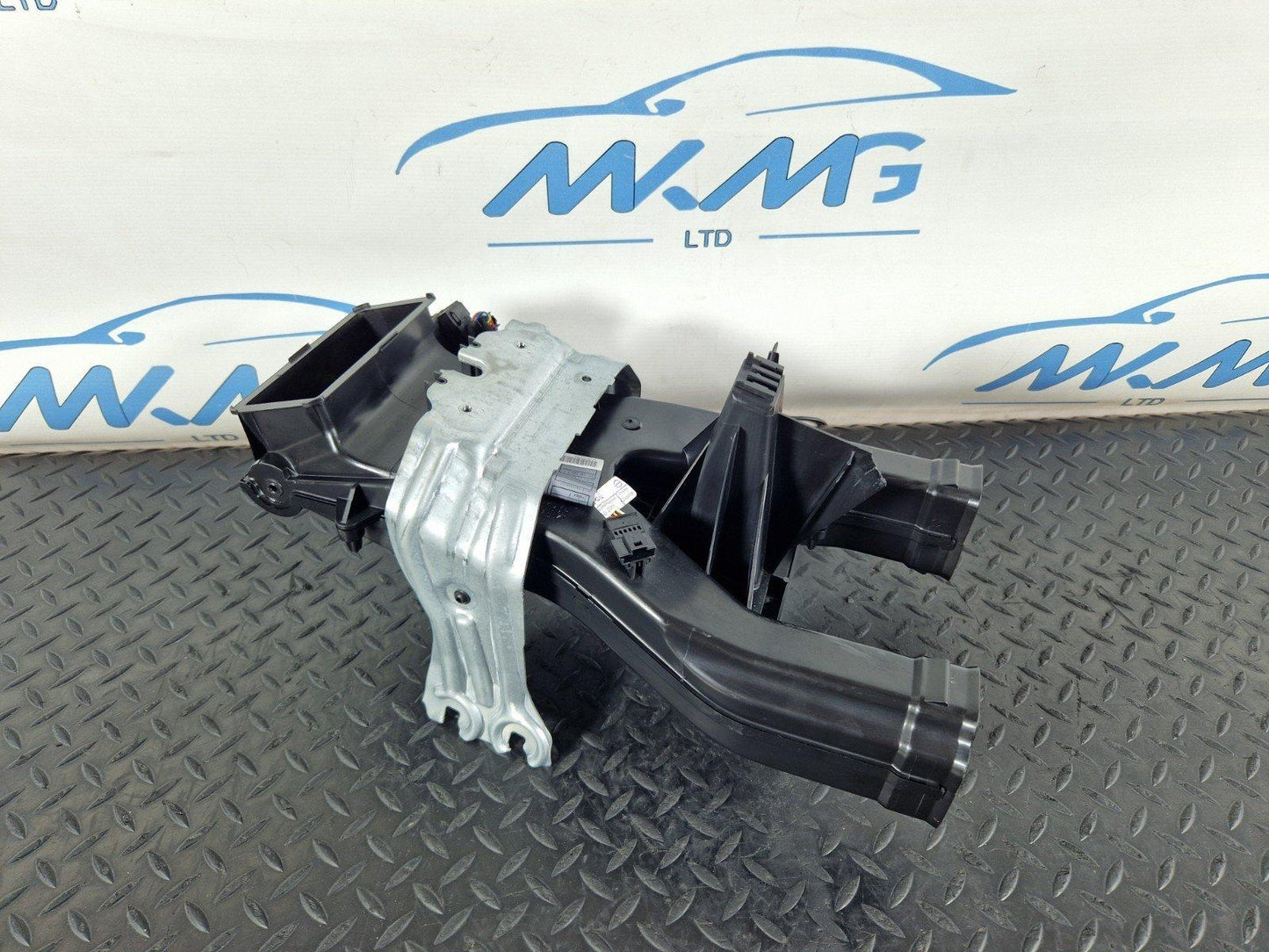 11-19 MERCEDES BENZ ML W166 AIR DISTRIBUTION AIR DUCT INTERIOR A1668301600