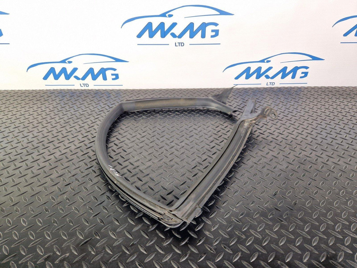 15-18 AUDI A7 4G GENUINE OEM REAR LEFT N/S UPPER DOOR RUBBER SEAL 4G8845695H