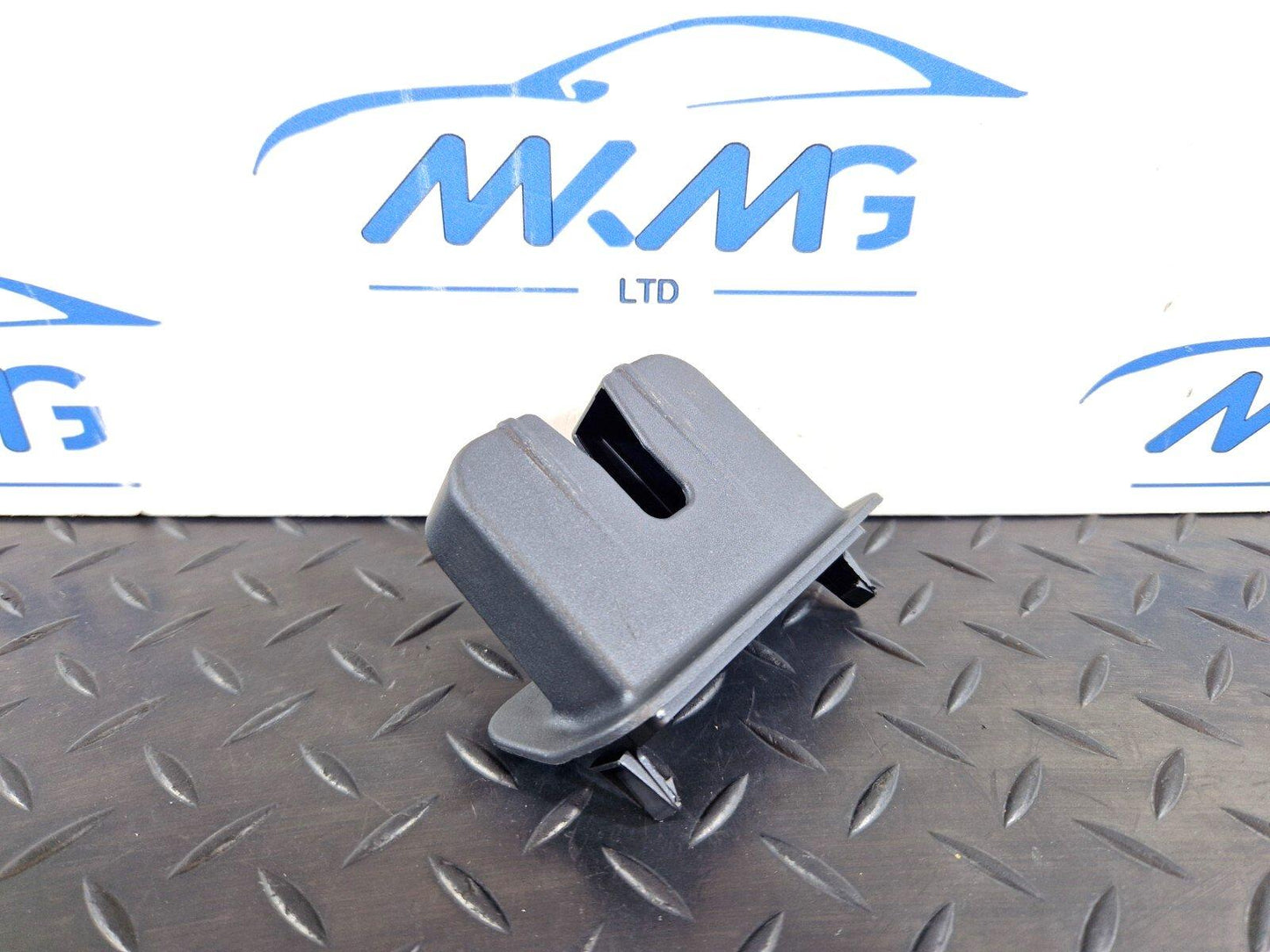 16-19 AUDI A4 B9 S-LINE GENUINE BOOT TAILGATE LOCK TRIM COVER 8W5827520