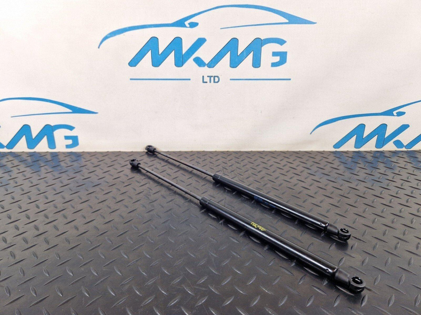 10-17 AUDI A8 4H PAIR OF REAR TAILGATE BOOT LID SUPPORT GAS STRUTS 4H0827551B