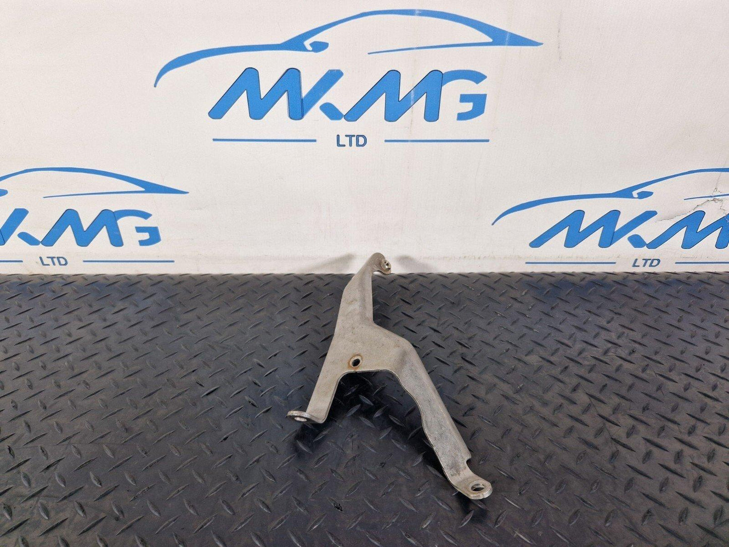 19-ON MERCEDES BENZ B CLASS W247 GENUINE OEM TURBINE MOUNT A6540960445