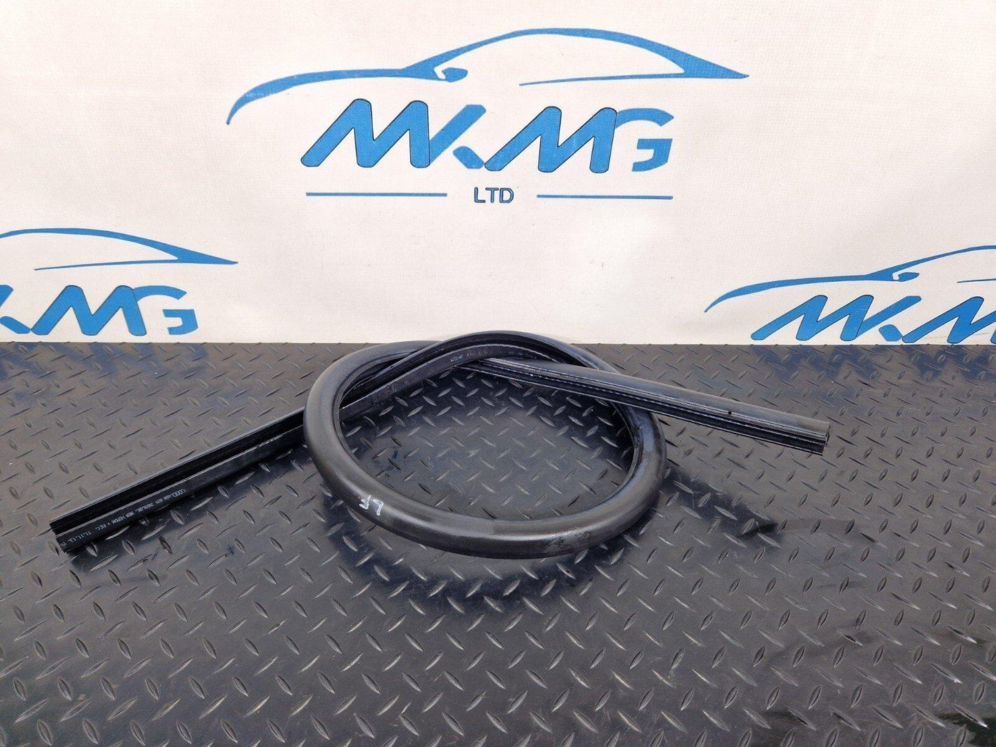 10-18 AUDI A7 4G S-LINE FRONT RIGHT OSF RUBBER WEATHER SEAL 4G8831707A
