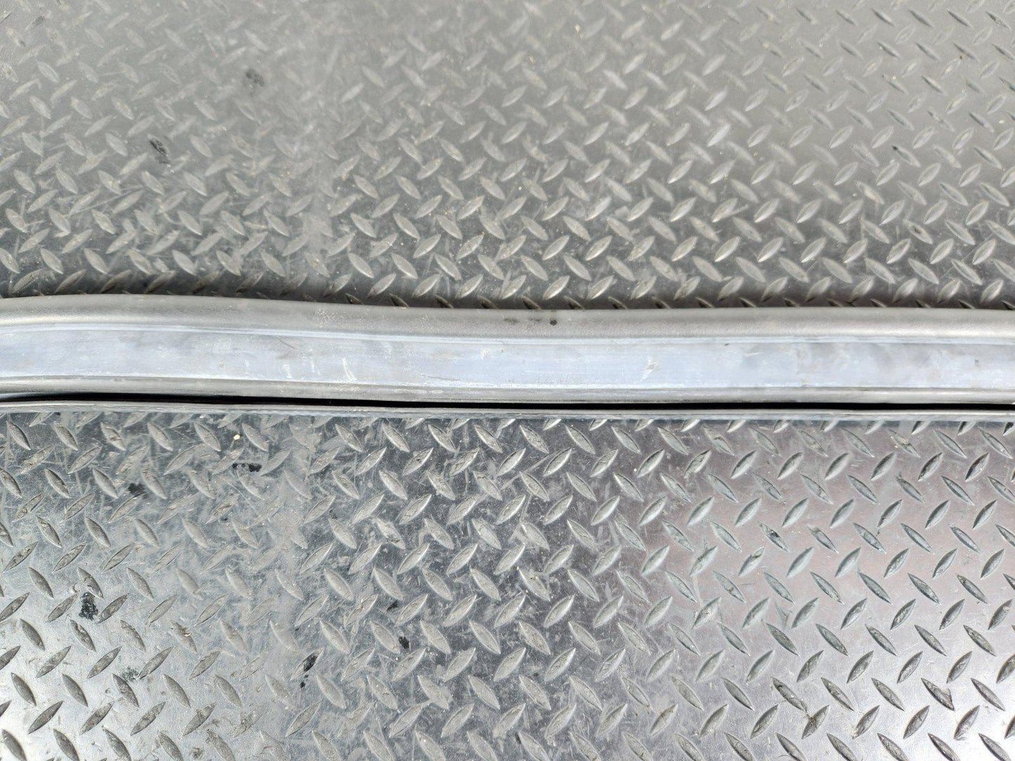 11-19 MERCEDES BENZ ML W166 GENUINE ENGINE COMPARTMENT RUBBER SEAL A1668870098
