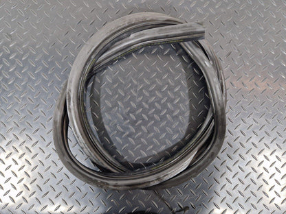 18-ON MERCEDES BENZ SPRINTER W907 HOOD BONNET RUBBER GASKET SEAL A9108871100