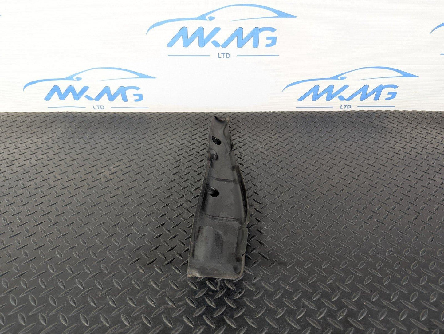 16-19 AUDI A4 B9 GENUINE OEM FRONT LEFT SIDE N/S WING FENDER COVER 8W0821111