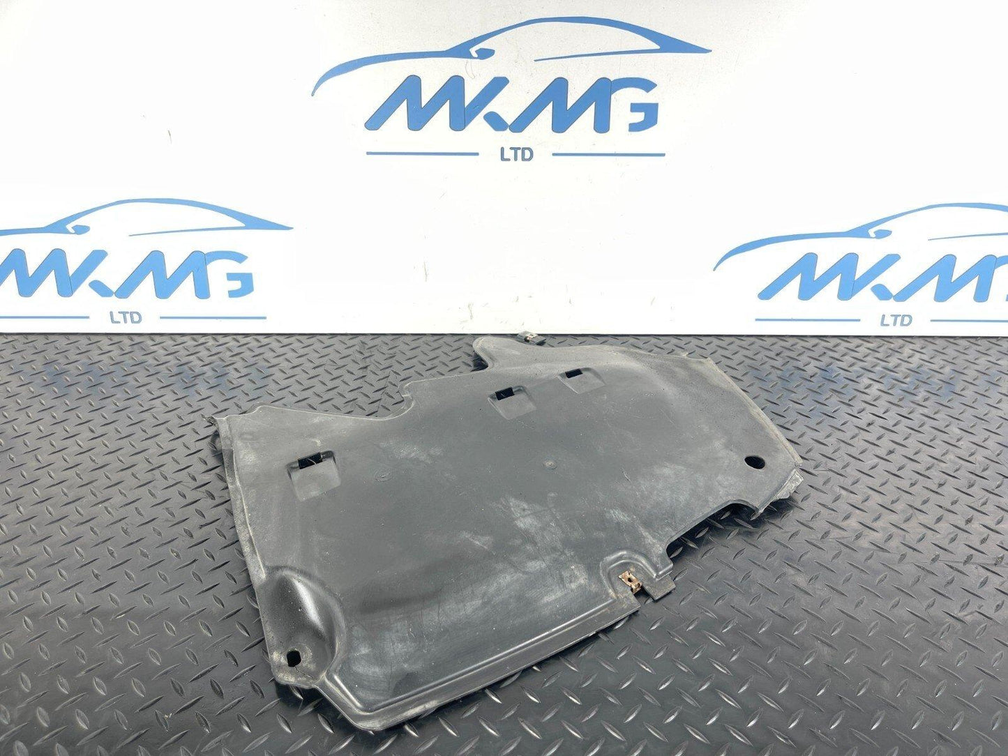 16-19 AUDI A4 B9 S-LINE GENUINE REAR LEFT SIDE UNDERTRAY COVER 8W0825217A
