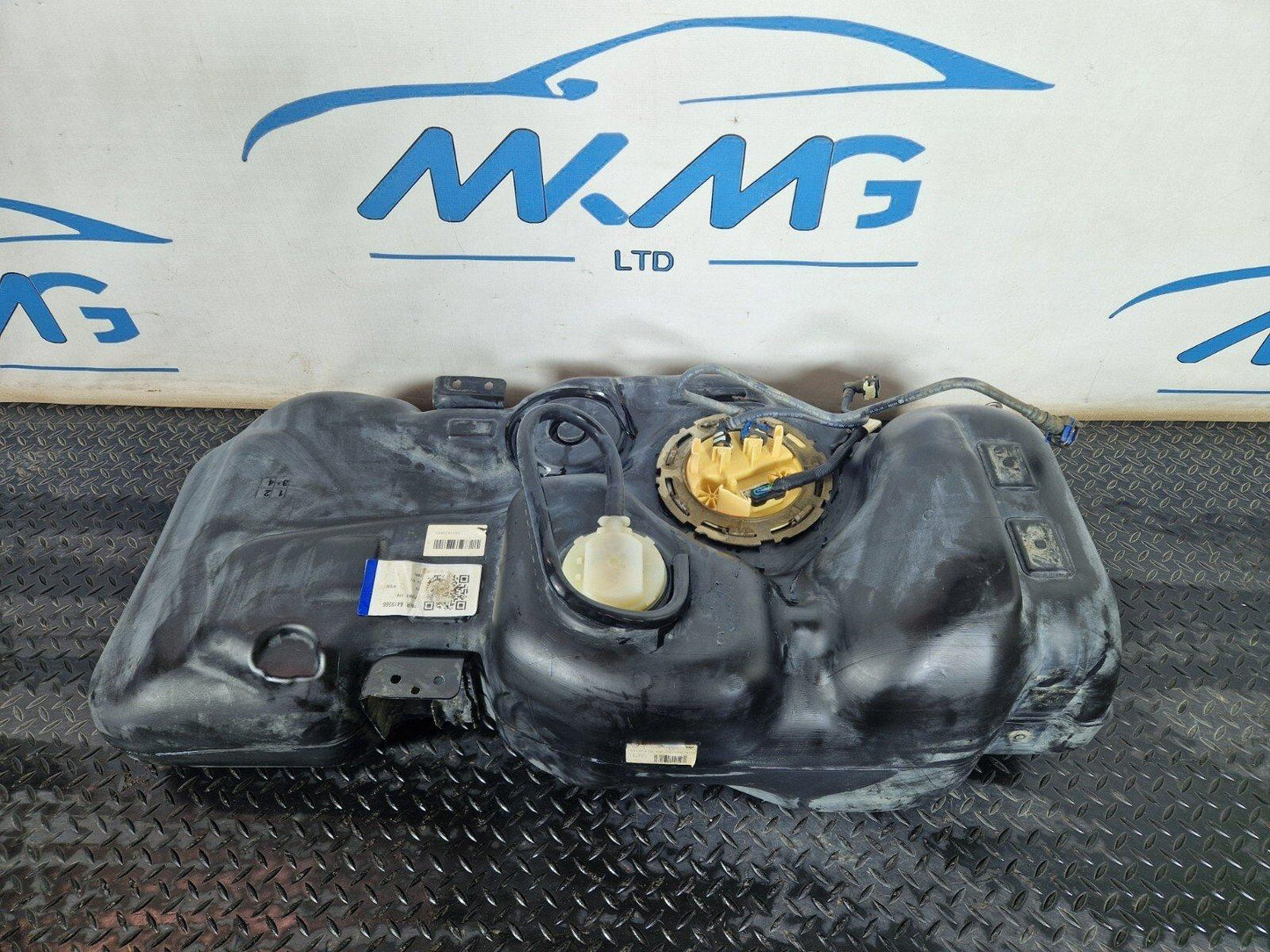 18-ON MERCEDES BENZ SPRINTER W910 W907 FUEL TANK & PUMP A9104700400 A9104701800