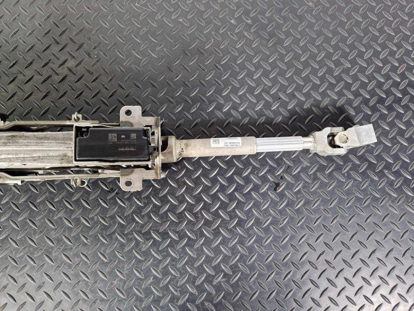 18-ON MERCEDES BENZ A CLASS W177 STEERING COLUMN LOWER & JOINT A2474608900