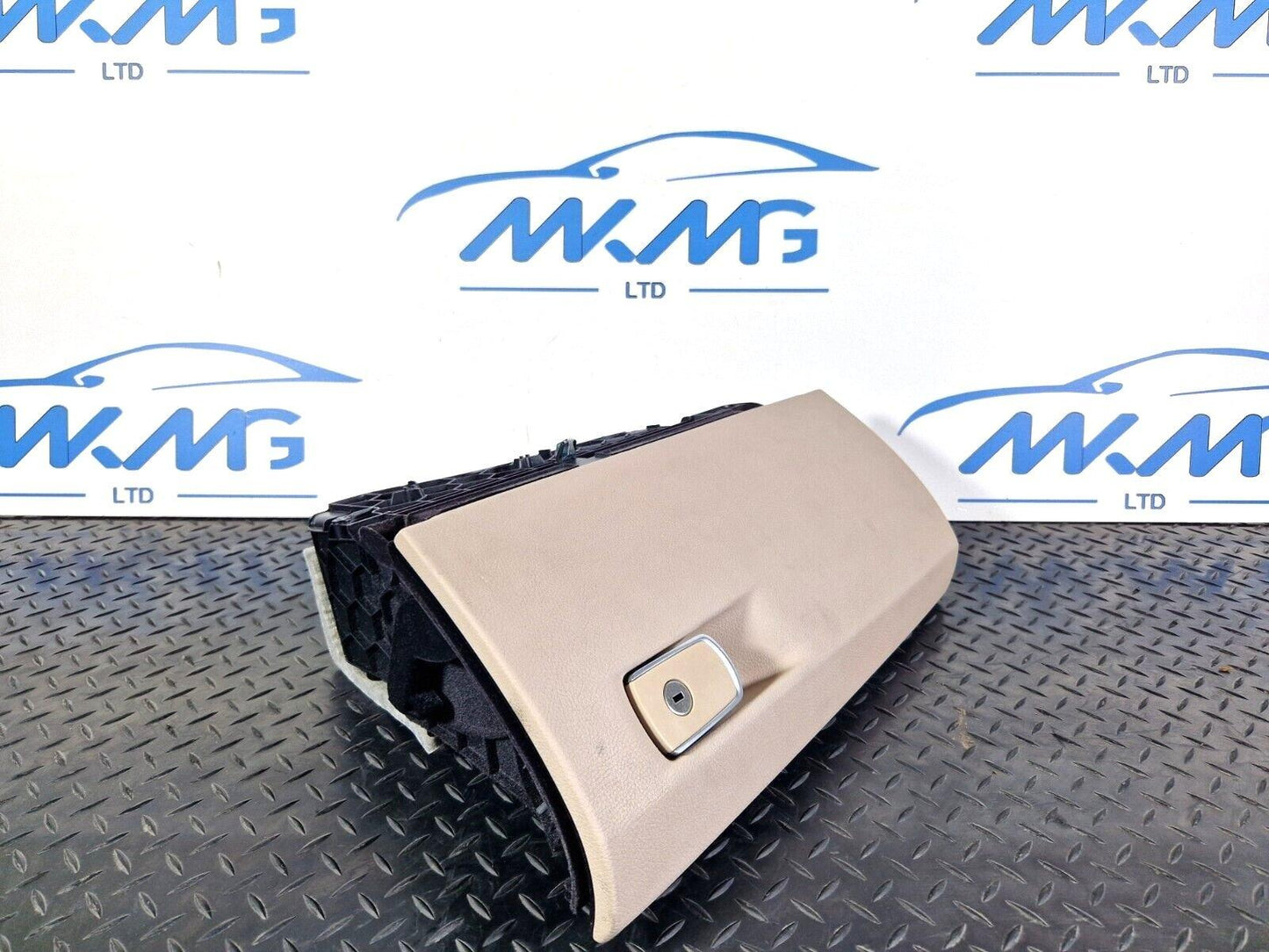 12-18 BMW 3 SERIES F30 F31 GENUINE GLOVE BOX IN BEIGE COLOUR 9227250