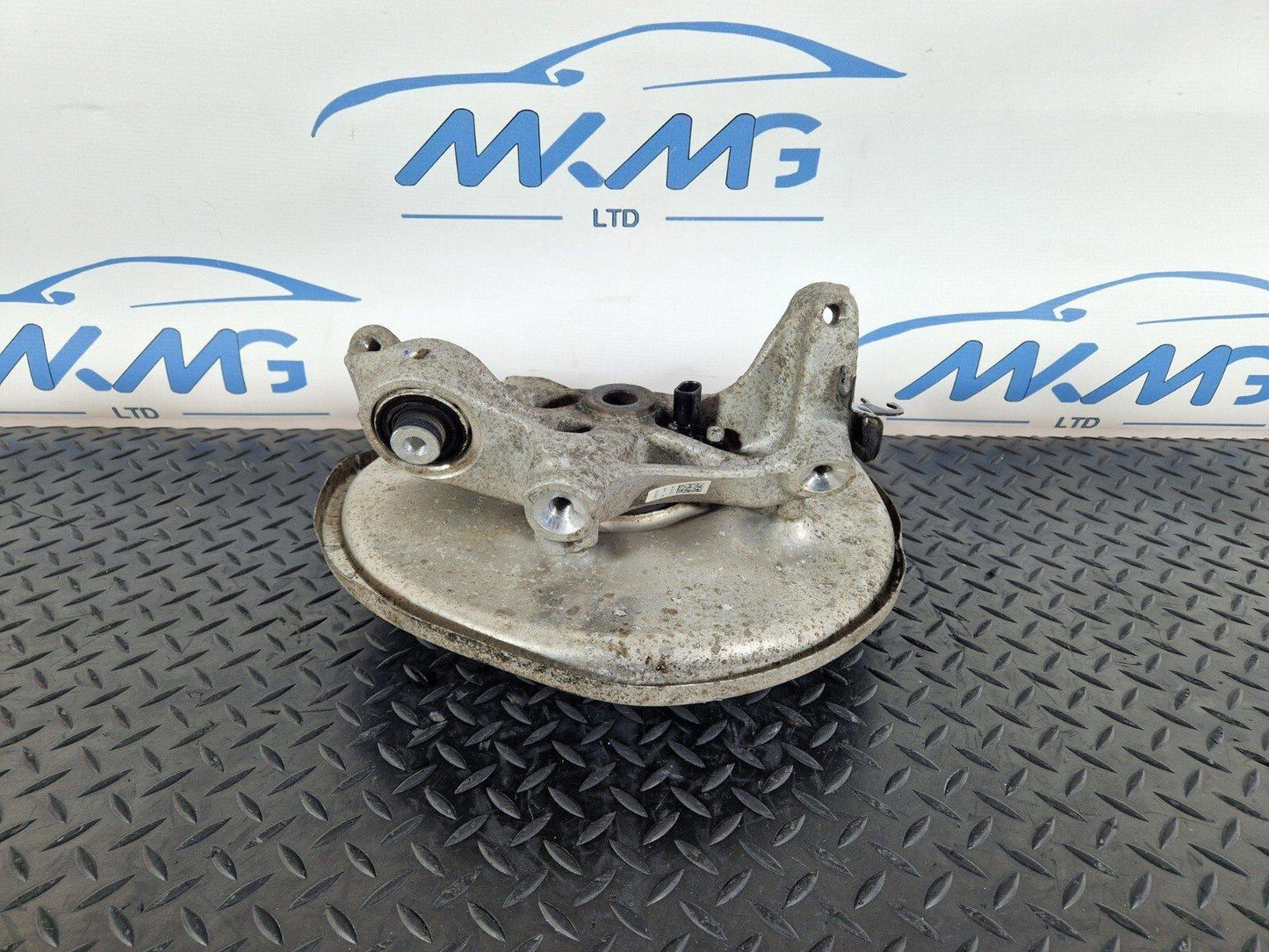 16-19 AUDI A4 B9 GENUINE REAR RIGHT O/S WHEEL HUB & BEARING 8W0615612 8W0505460F