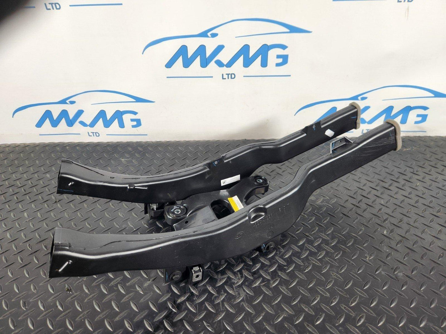 19-ON RANGE ROVER EVOQUE L551 INTERIOR SUPPORT BRACKET WITH DUCTS K8D2-048B38-A