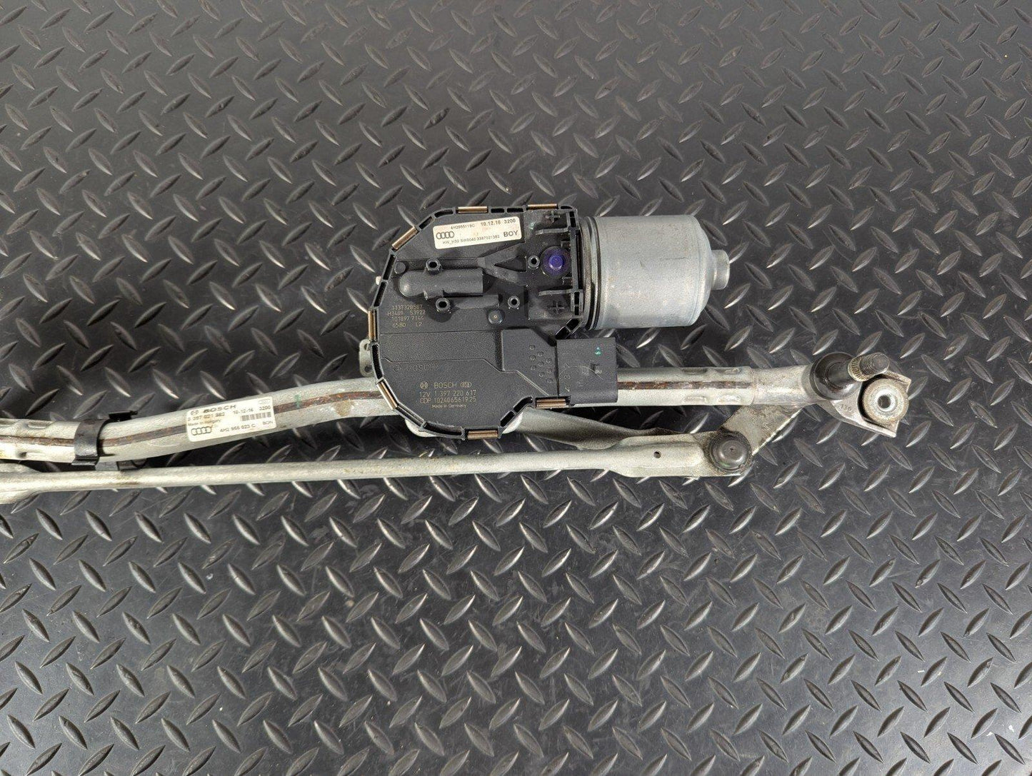 10-17 AUDI A8 4H WIPER MOTOR FRONT WINDSCREEN WIPER MOTOR 4H2955119C 4H2955023C