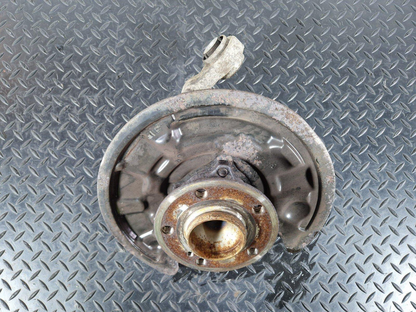 14-19 MERCEDES BENZ GLA X156 OEM REAR RIGHT DRIVER SIDE WHEEL HUB 2460406